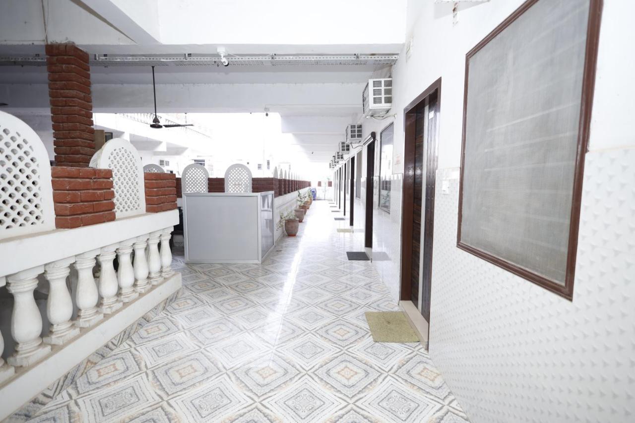 Hotel K Fort Джаландхар Екстериор снимка